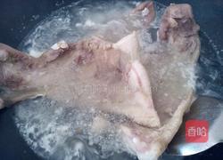 豉油卤猪头皮的做法图解1