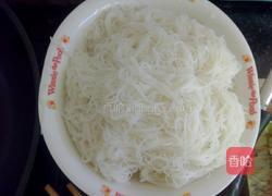 炒兴化粉的做法图解1