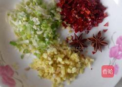 香辣黄花鱼罐头的做法图解2