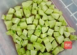 花生米拌黄瓜的做法图解1