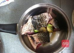 快煮鲫鱼豆腐汤的做法图解3