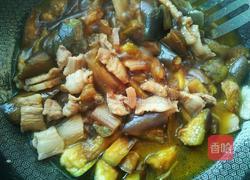 红烧肉焖茄子的做法图解10