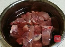 龙骨萝卜香菇汤的做法图解1