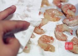 滑蛋虾仁的做法图解3
