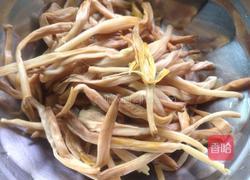 猪骨炖黄花菜的做法图解8