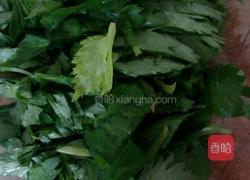 芹菜叶虾仁饼的做法图解2