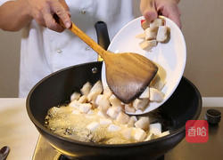 鲍菇炒肉丁的做法图解5