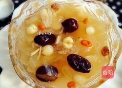 银耳莲子羹的做法图解3