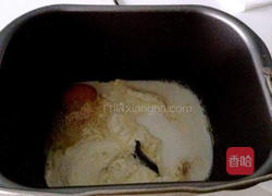 奶香豆沙面包的做法图解2
