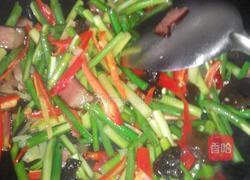 蒜苔炒腊肉的做法图解6