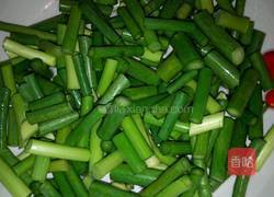蒜苔炒百叶的做法图解1