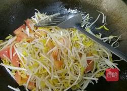 西红柿豆芽烩饼的做法图解4