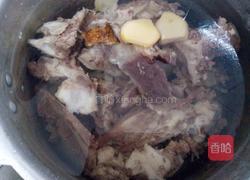 牛骨汤的做法图解2
