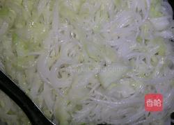 包菜炒米粉的做法图解5