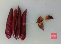 土豆炒鸡肉的做法图解2