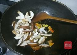 香菇炒香芹的做法图解5