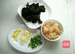 泡椒木耳炒鸡片的做法图解2