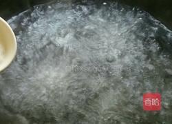 意大利面（鳀鱼蕃茄干蝴蝶面）的做法图解3