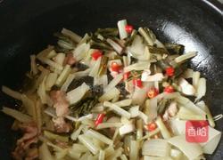 冬腌菜炒蘑菇的做法图解2