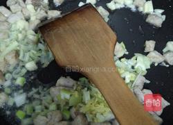 肉丁瓜丁红果的做法图解3