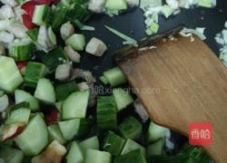 肉丁瓜丁红果的做法图解4