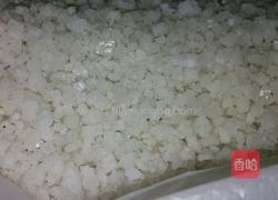 盐炒蛋的做法图解1