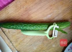 凉拌花朵黄瓜的做法图解2