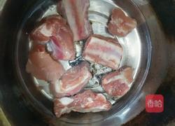 宝宝食品 排骨板栗粥的做法图解1