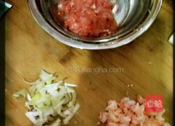 肉丁煮面条的做法图解1