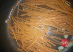 胡萝卜包菜丝的做法图解2