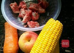 红罗卜苹果玉米汤的做法图解1