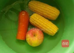 红罗卜苹果玉米汤的做法图解2