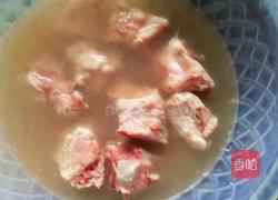 红罗卜苹果玉米汤的做法图解3