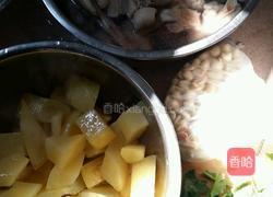 土豆烧鸡的做法图解1