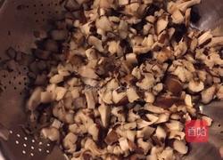 香菇番茄鸡肉粥的做法图解2