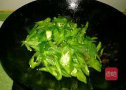尖椒炒肉的做法图解4