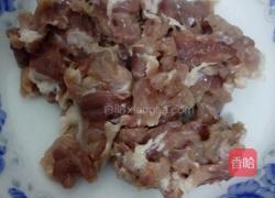 蘑菇炒肉的做法图解2