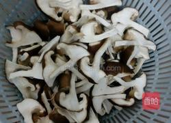 蘑菇炒肉的做法图解3