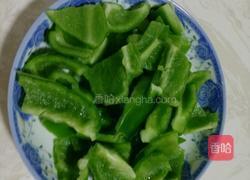 青椒炒肉的做法图解1