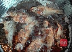 淋炸鲫鱼的做法图解6