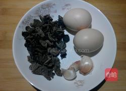 木耳炒鸡蛋的做法图解1