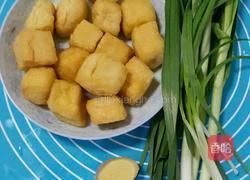 豆泡炖鱼的做法图解2