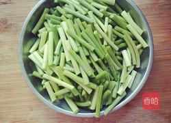 蒜薹炒肉的做法图解2