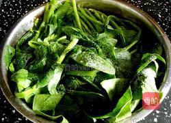 香拌核桃菠菜塔的做法图解1