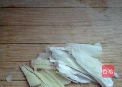 青椒胡萝卜炒彩色虫虫面的做法图解4