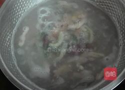 青椒胡萝卜炒彩色虫虫面的做法图解5