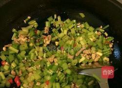 芹菜炒肉的做法图解5