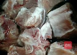 红萝卜山药排骨汤的做法图解4