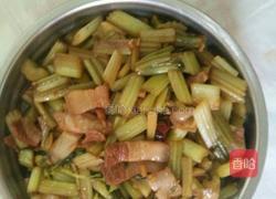 芹菜炒肉的做法图解5
