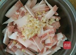 芹菜炒肉的做法图解1